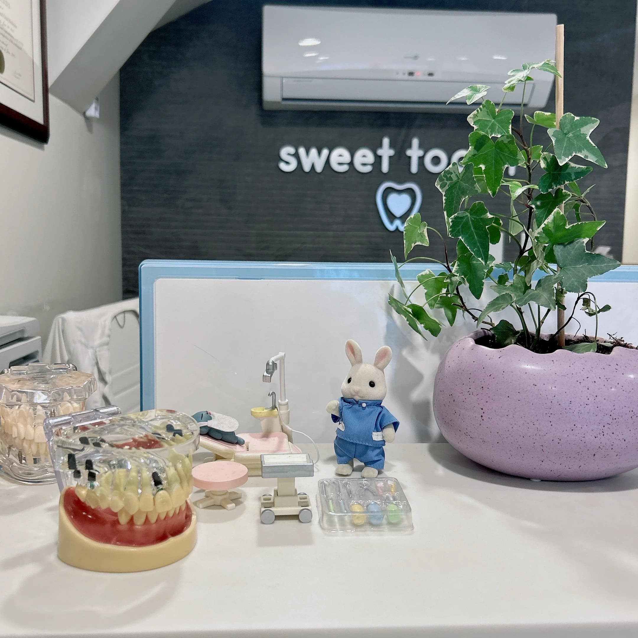 Dental office with display of dentures